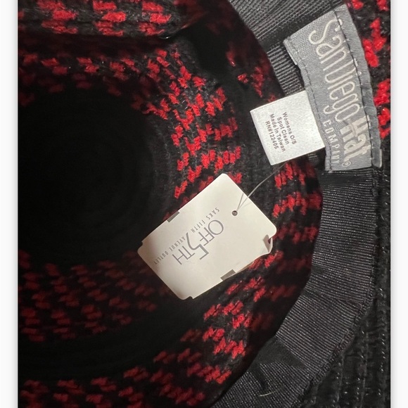 Lady’s Winter Hat - One size - Picture 3 of 4